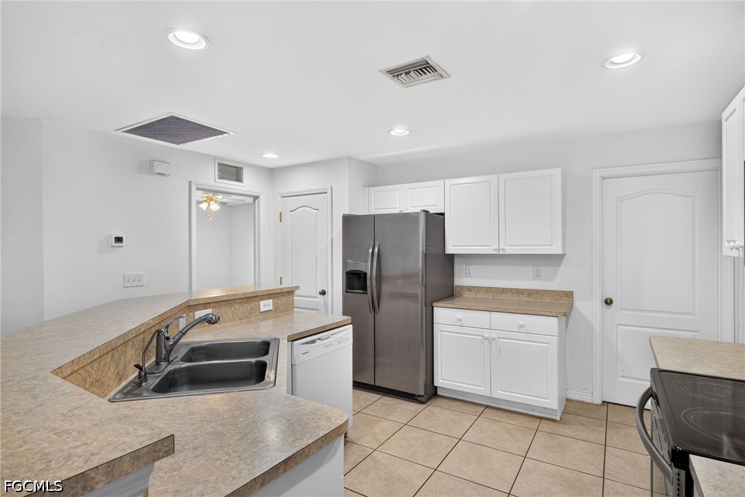 3 Bed SingleFamilyResidence for Sale in Lehigh Acres, photo 5