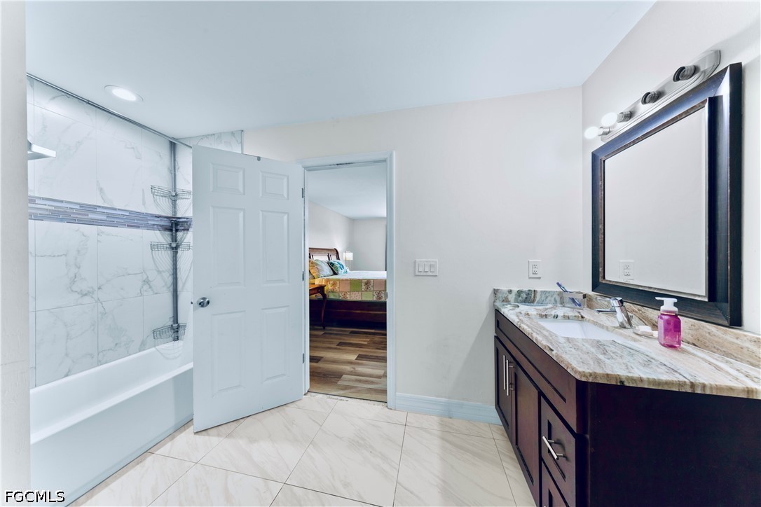 3 Bed SingleFamilyResidence for Sale in Lehigh Acres, photo 5