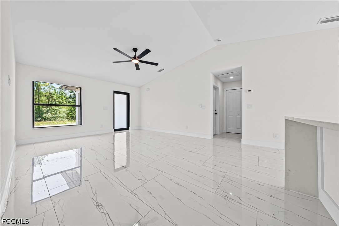 3 Bed SingleFamilyResidence for Sale in Lehigh Acres, photo 5