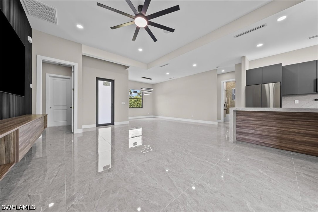 3 Bed SingleFamilyResidence for Sale in Lehigh Acres, photo 5