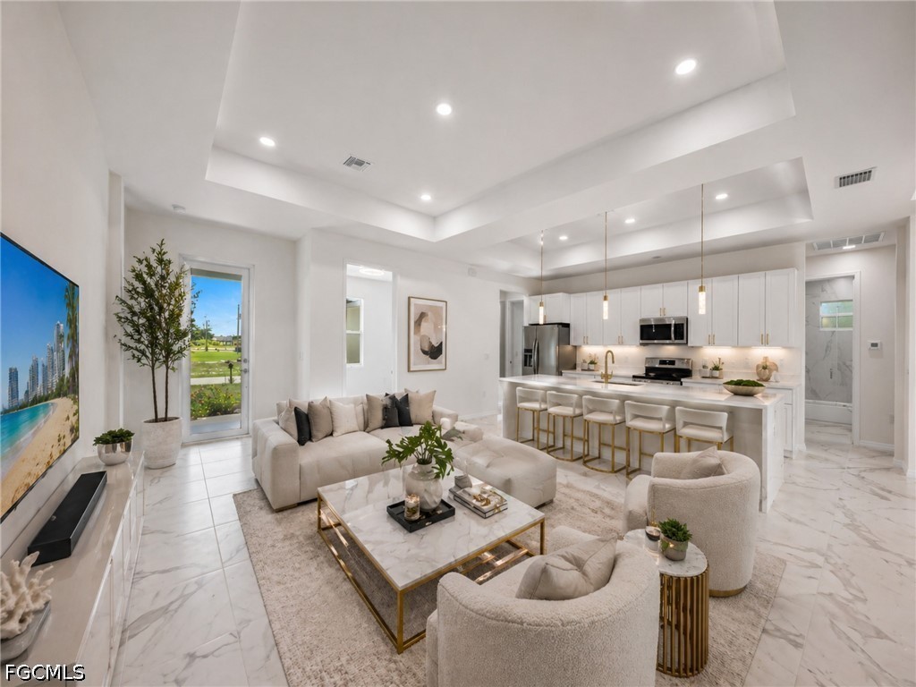 3 Bed SingleFamilyResidence for Sale in Lehigh Acres, photo 5