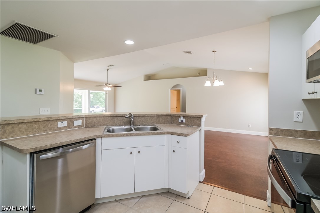 3 Bed SingleFamilyResidence for Sale in Lehigh Acres, photo 5