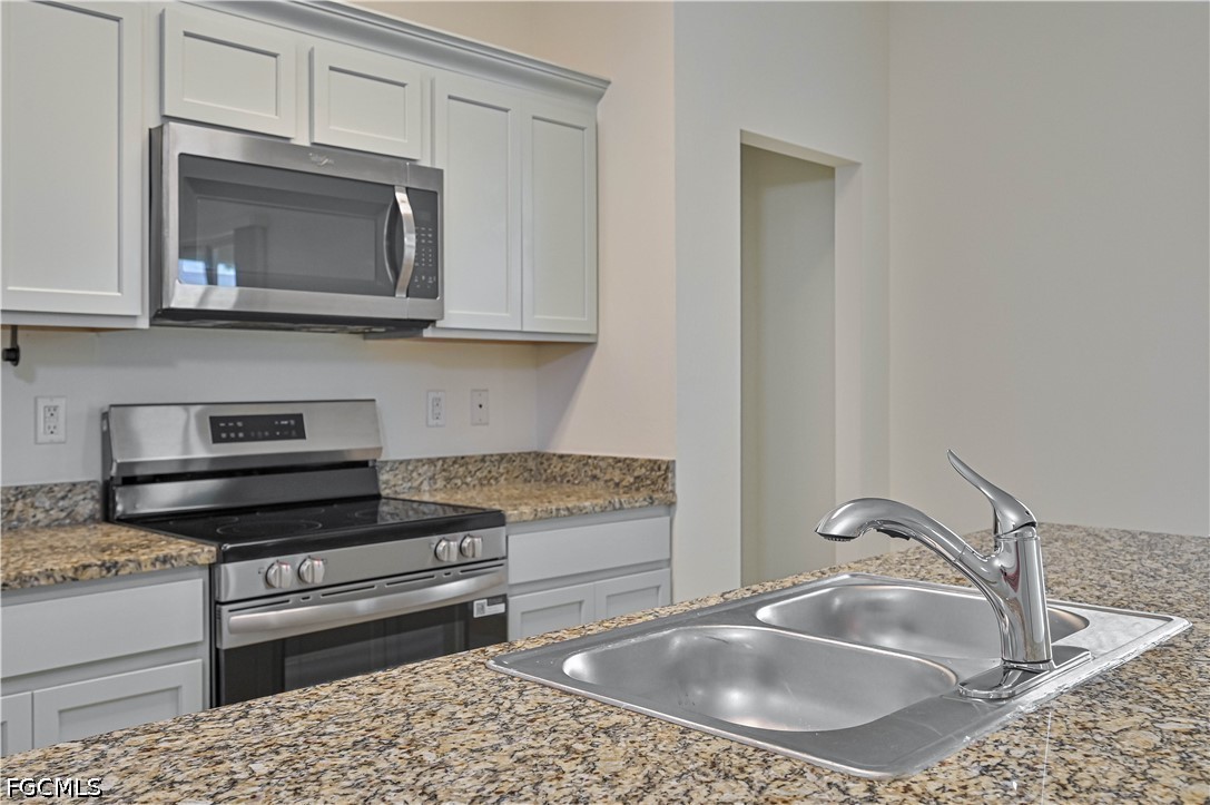 3 Bed SingleFamilyResidence for Sale in Cape Coral, photo 5