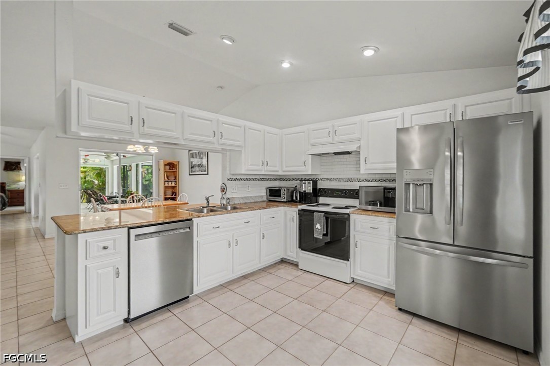 3 Bed Pool Home for Sale in Cape Coral, photo 5
