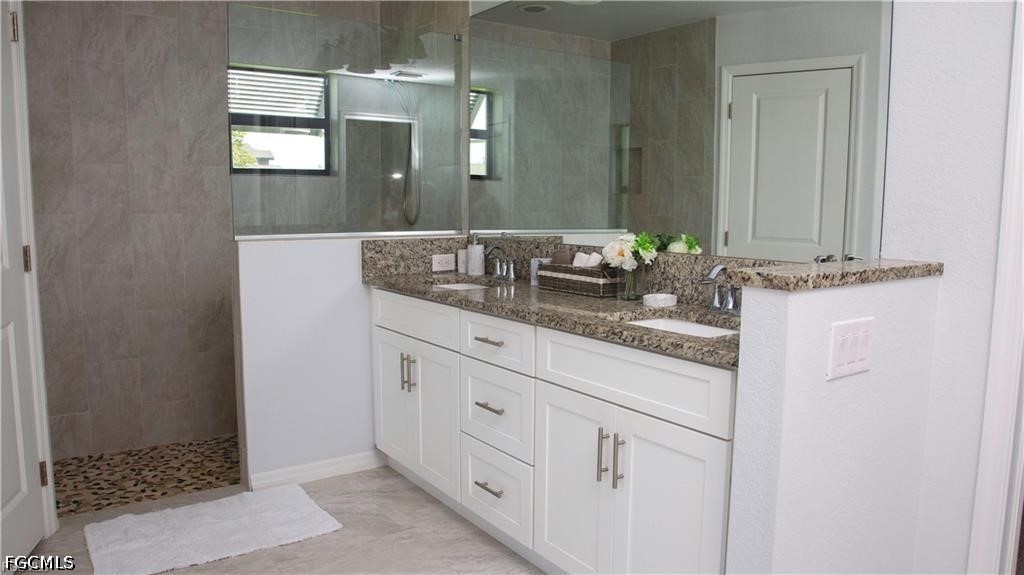 4 Bed Waterfront Home for Sale in Cape Coral, photo 5