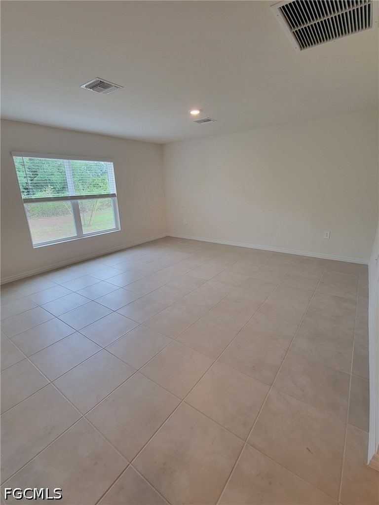 3 Bed SingleFamilyResidence for Sale in Lehigh Acres, photo 5