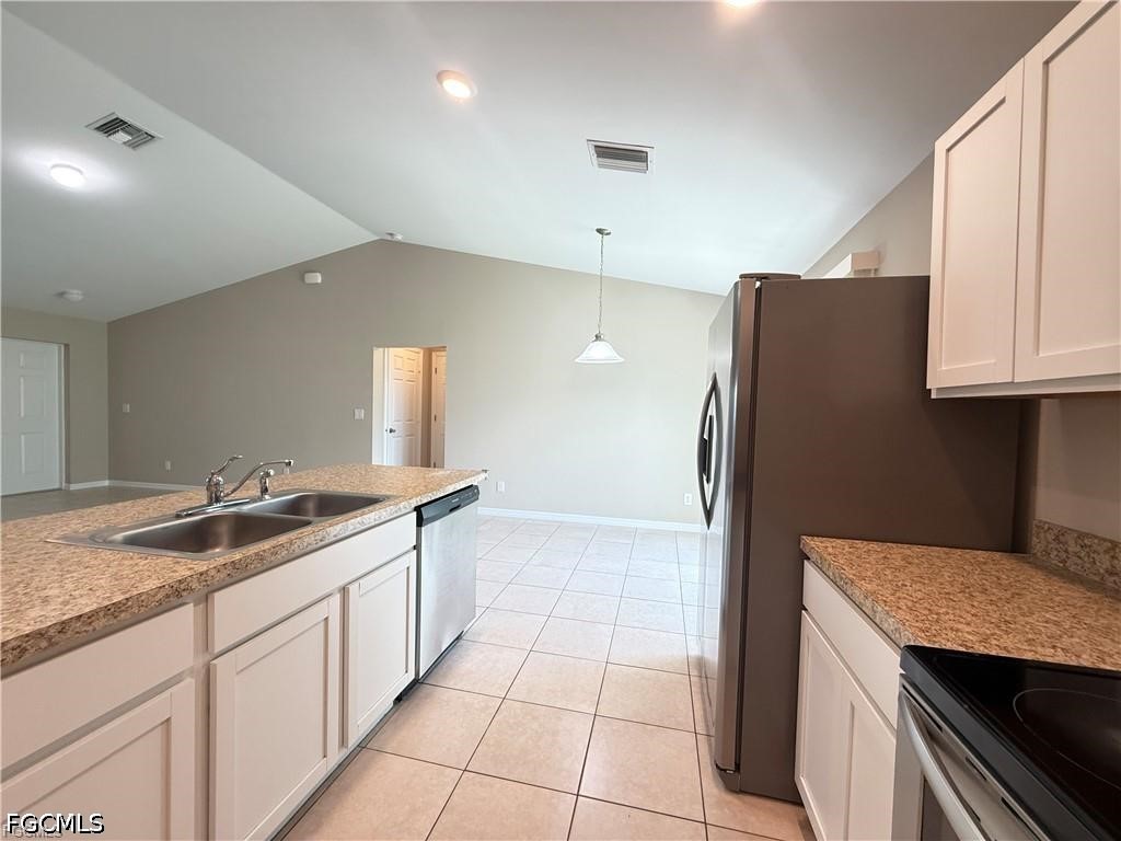 3 Bed SingleFamilyResidence for Sale in Cape Coral, photo 5