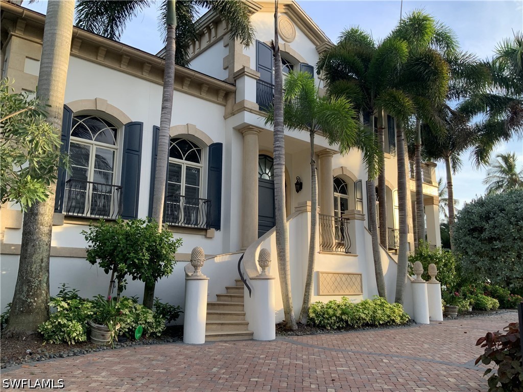 5 Bed Pool Home for Sale in Olde Naples, photo 5