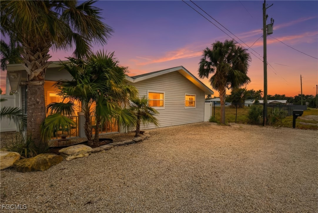 2 Bed Waterfront Home for Sale in Bokeelia, photo 41
