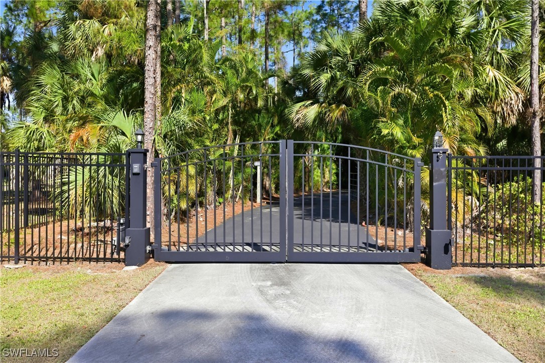 3 Bed SingleFamilyResidence for Sale in Naples, photo 41