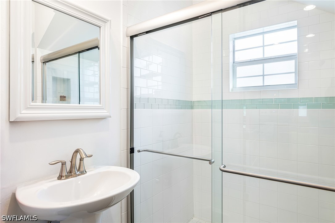 5 Bed SingleFamilyResidence for Sale in Kelly Plaza, FL — photo 41