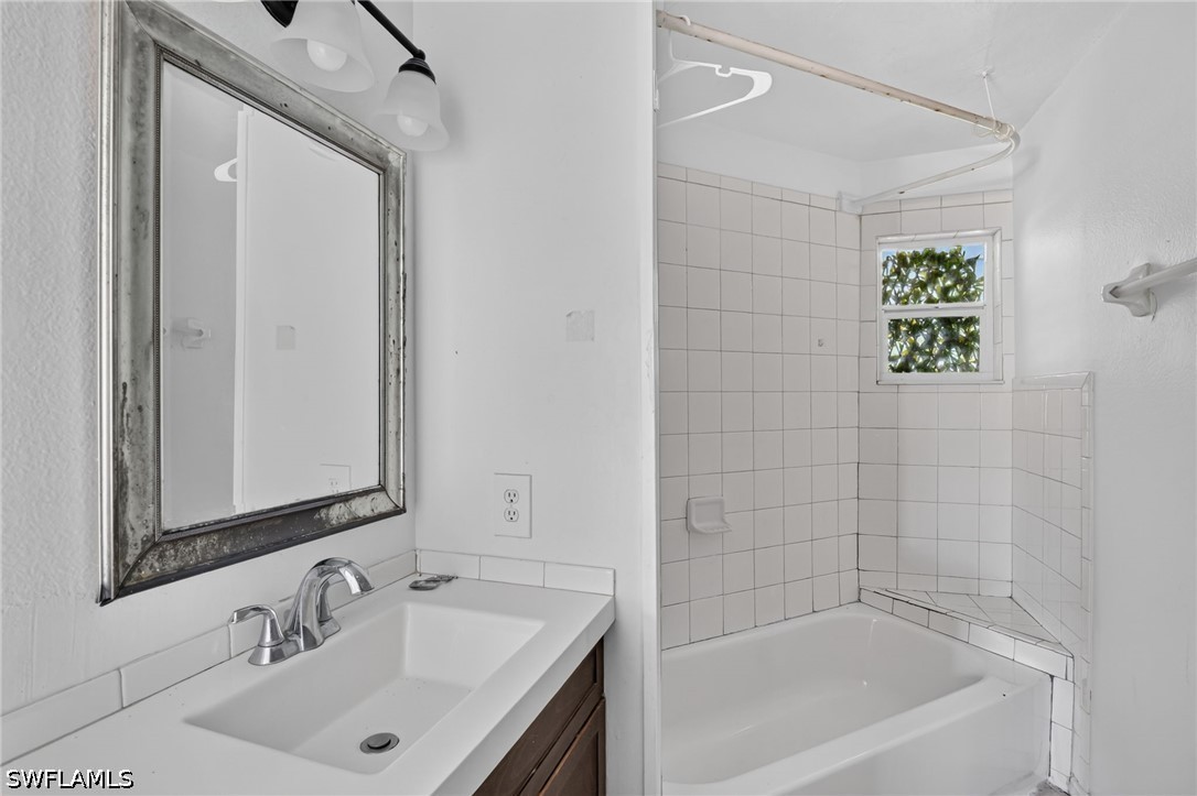 4 Bed Duplex for Sale in Naples Park, photo 41