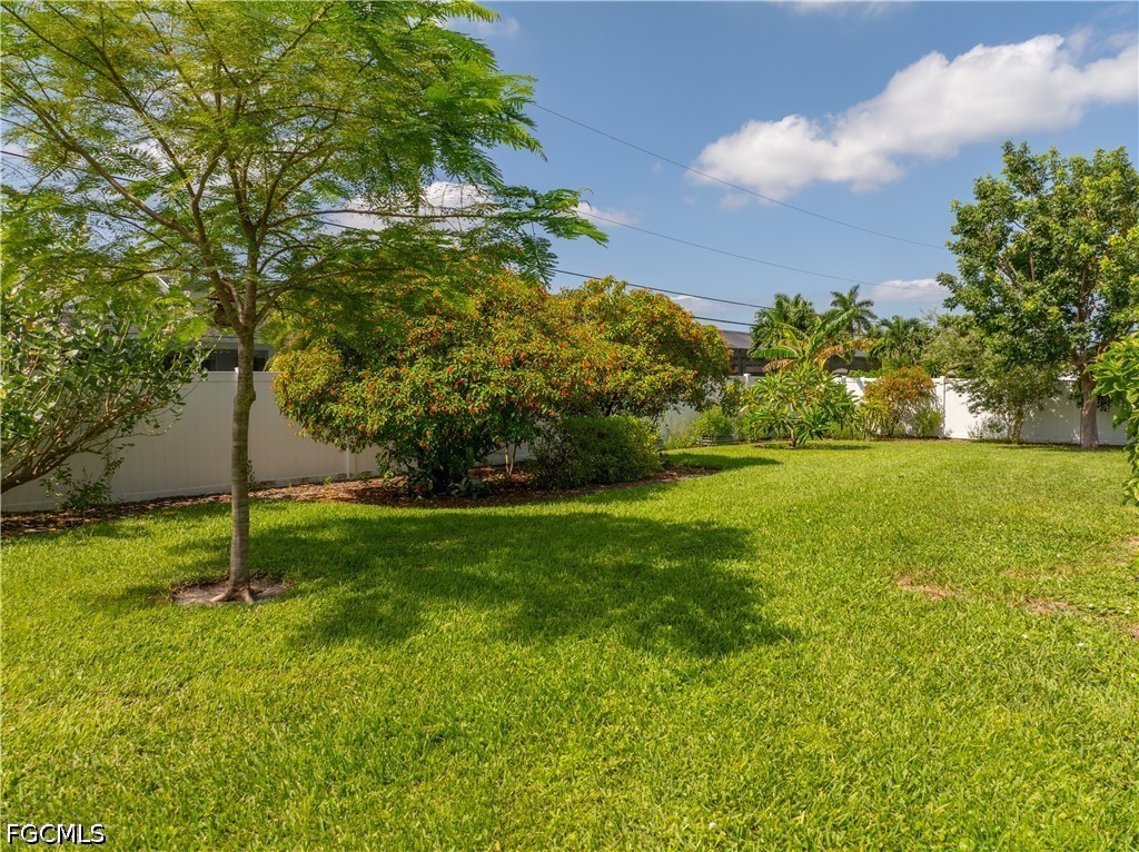 3 Bed SingleFamilyResidence for Sale in Cape Coral, photo 41