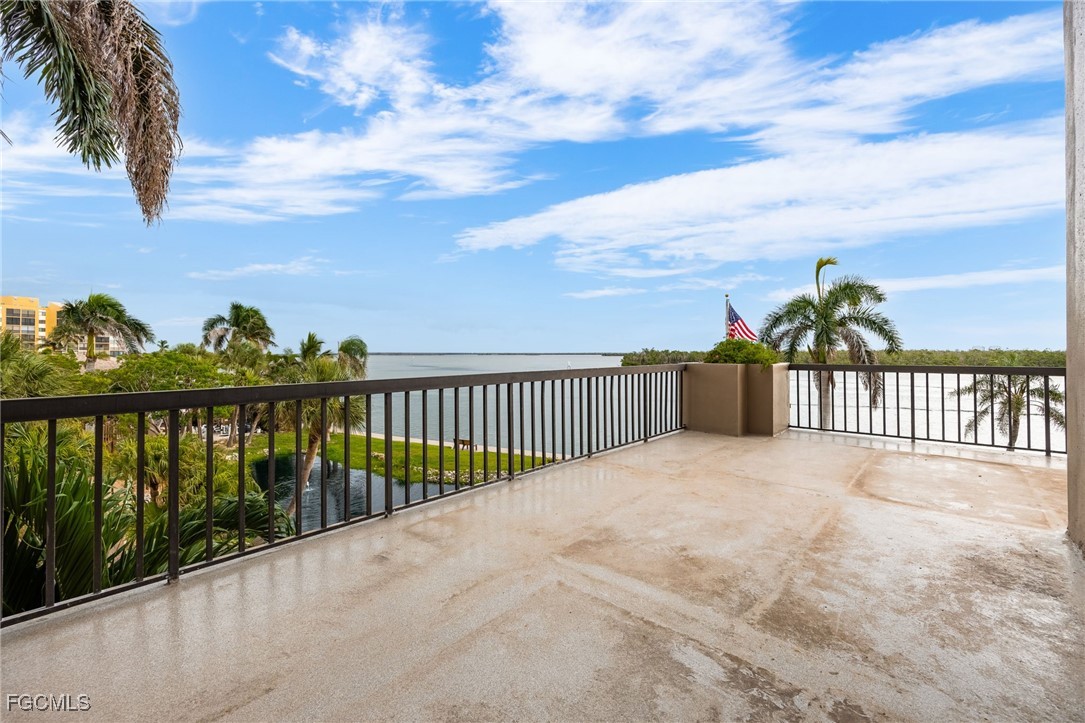 2 Bed Waterfront Home for Sale in Harbour Pointe Condo, FL — photo 42