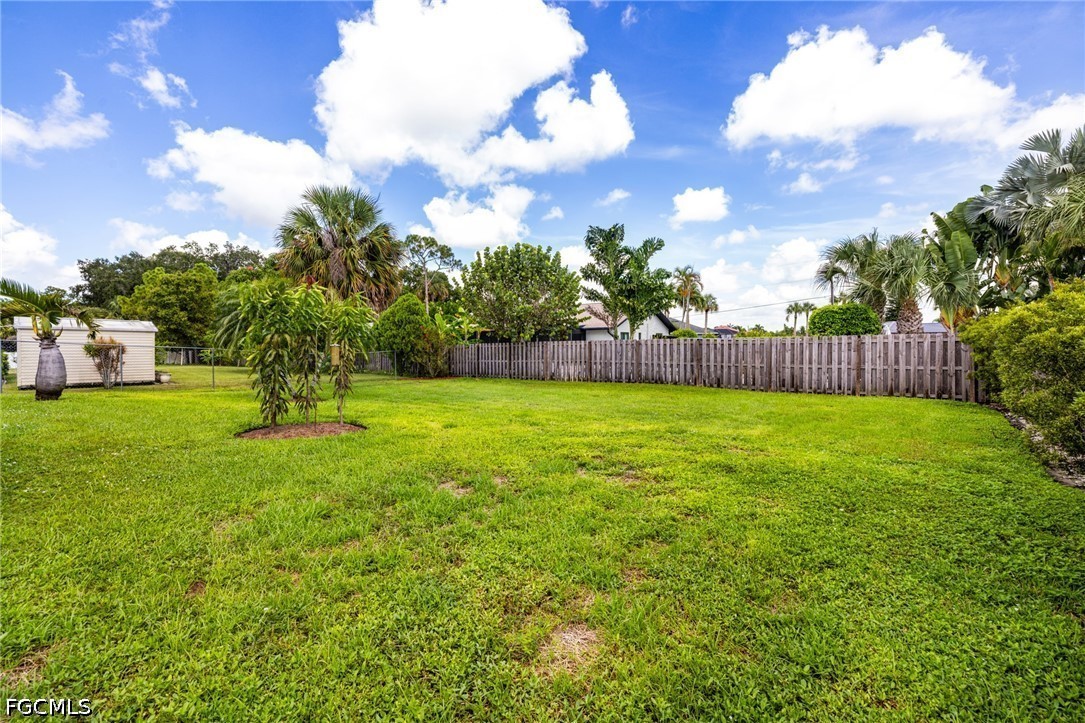 2 Bed SingleFamilyResidence for Sale in Fort Myers, photo 43