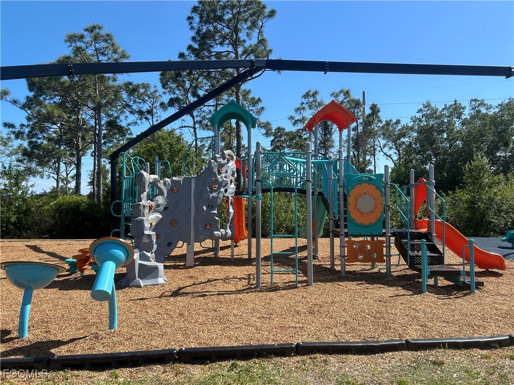 4 Bed SingleFamilyResidence for Sale in Deep Creek, FL — photo 44