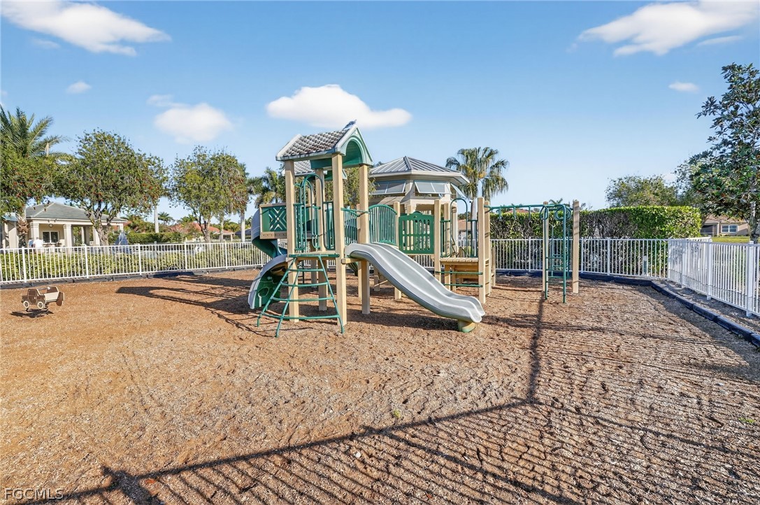 4 Bed SingleFamilyResidence for Sale in Lindsford, photo 44