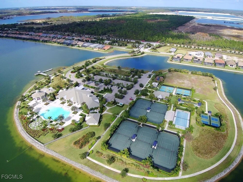 3 Bed SingleFamilyResidence for Sale in Corkscrew Shores, FL — photo 45
