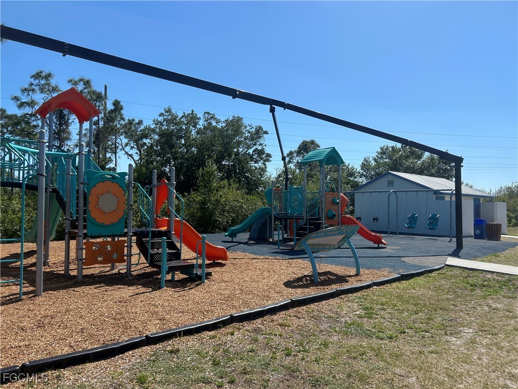 4 Bed SingleFamilyResidence for Sale in Deep Creek, FL — photo 45