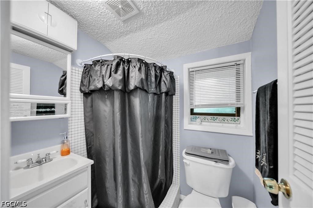 5 Bed SingleFamilyResidence for Sale in North Fort Myers, photo 45