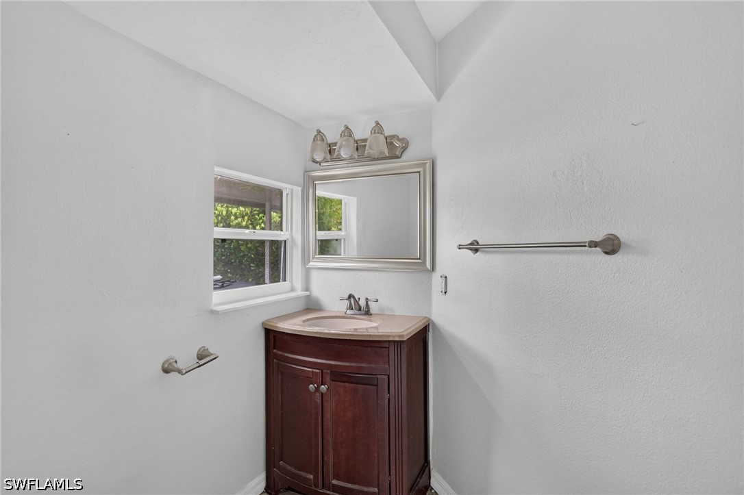 4 Bed Duplex for Sale in Naples Park, photo 45