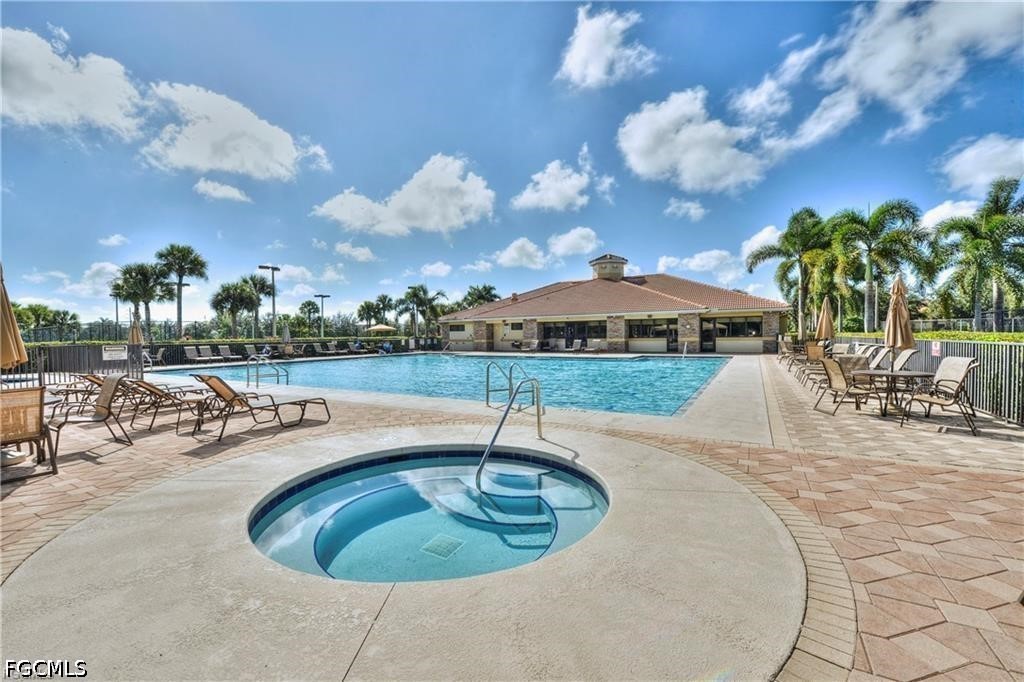4 Bed SingleFamilyResidence for Sale in Stoneybrook, photo 47