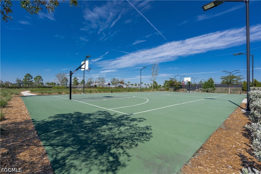 3 Bed SingleFamilyResidence for Sale in Northridge, photo 47