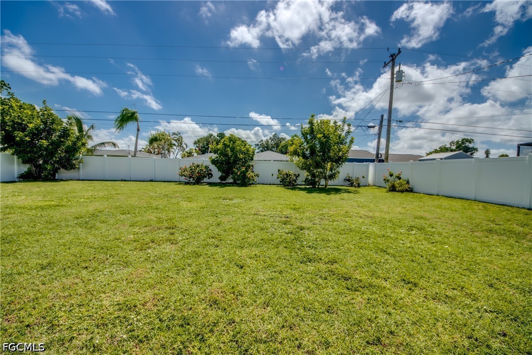2 Bed SingleFamilyResidence for Sale in Cape Coral, photo 47