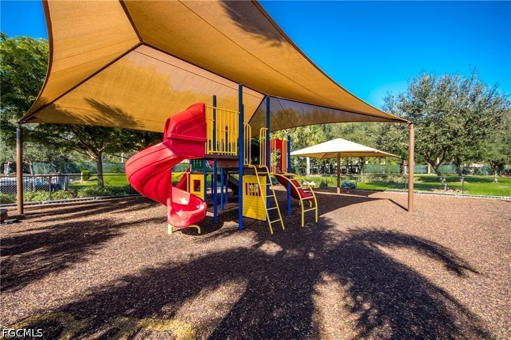 4 Bed SingleFamilyResidence for Sale in Stoneybrook, photo 48
