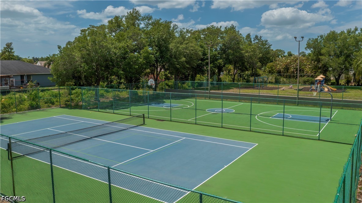 3 Bed SingleFamilyResidence for Sale in Fort Myers, photo 48