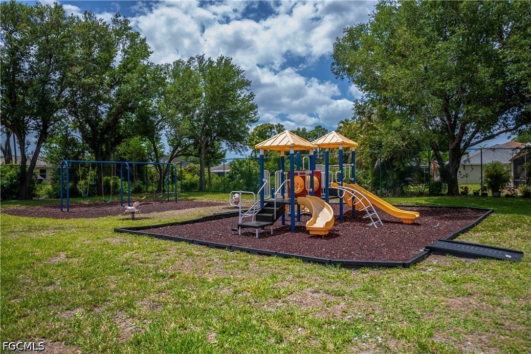 3 Bed SingleFamilyResidence for Sale in Fort Myers, photo 49