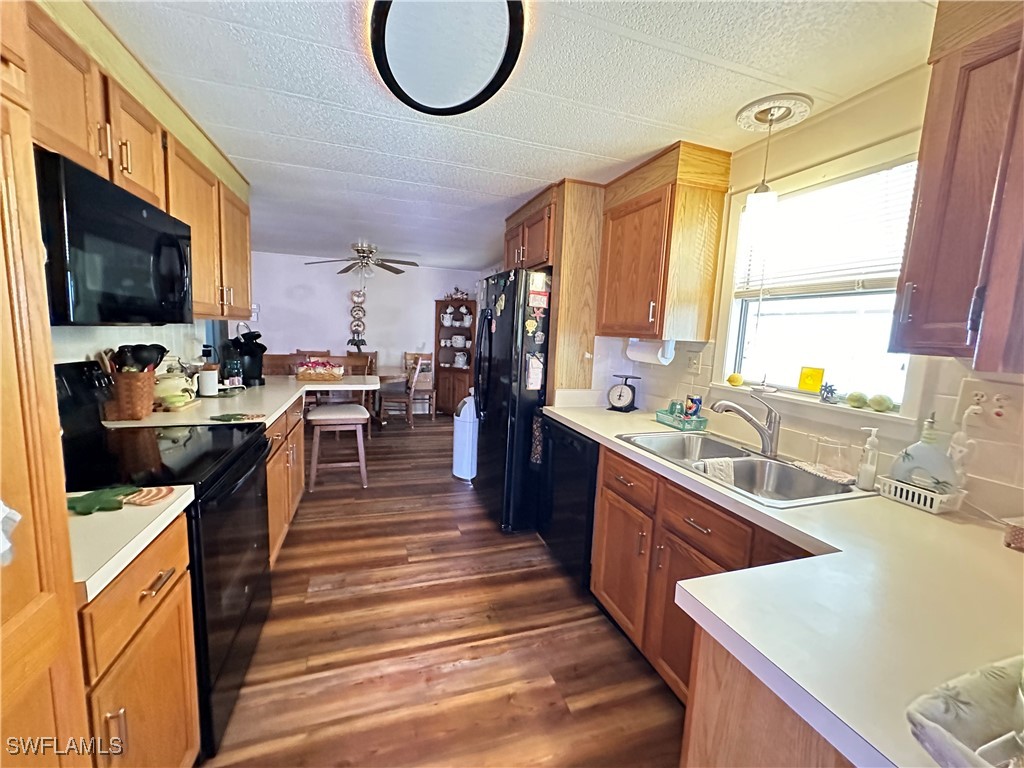 3 Bed ManufacturedHome for Sale in Carriage Village, FL — photo 6