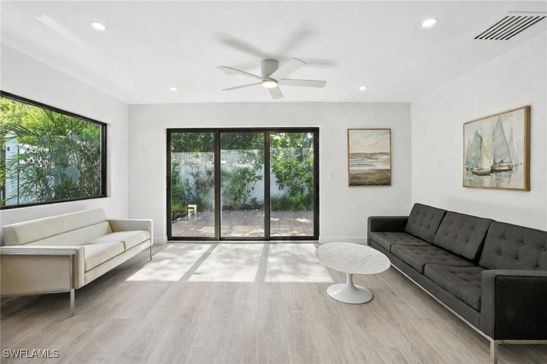 1 Bed Condominium for Sale in Naples, photo 6