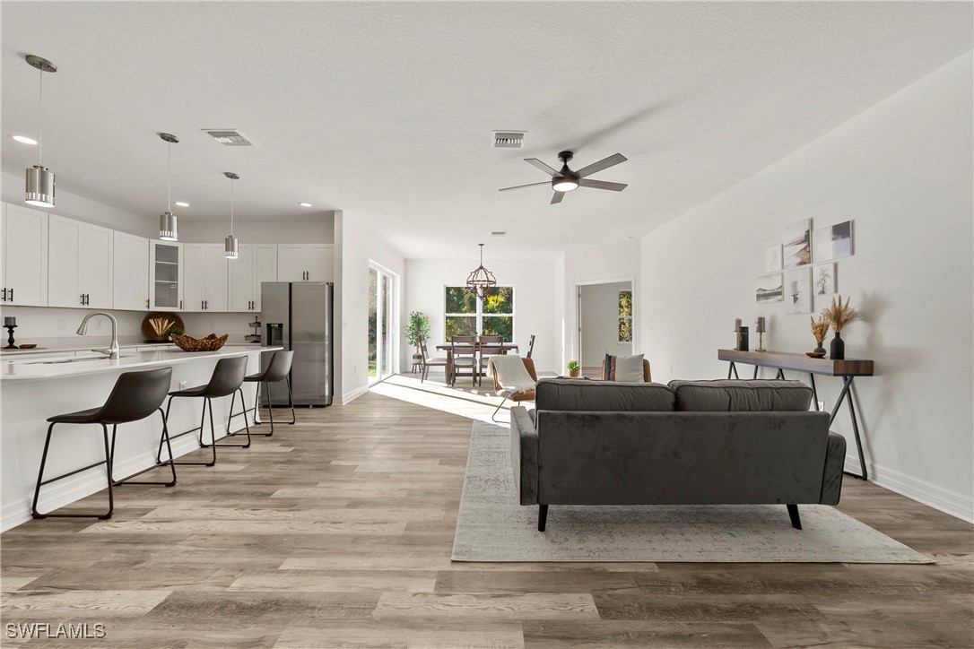 3 Bed SingleFamilyResidence for Sale in Port Charlotte, photo 6