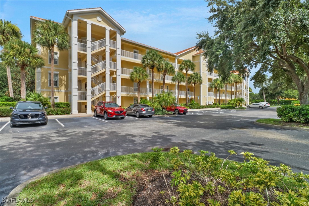 2 Bed Condominium for Sale in Naples, photo 6