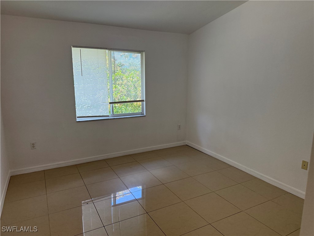 2 Bed Condominium for Sale in Naples, photo 6