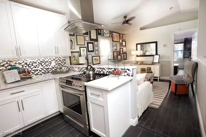 2 Bed SingleFamilyResidence for Sale in Naples, photo 6