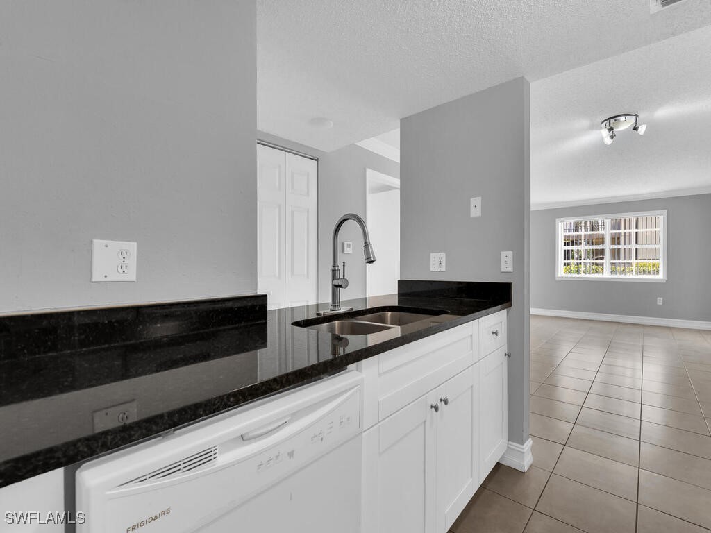 2 Bed Condominium for Sale in Fort Myers, photo 6