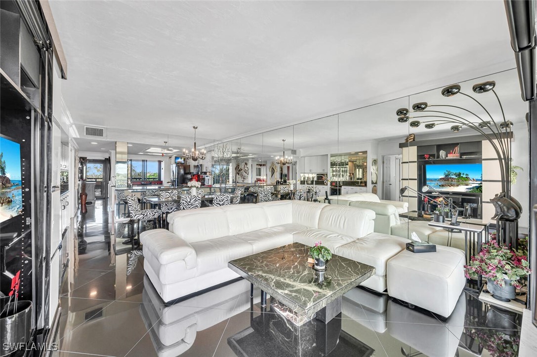 2 Bed Waterfront Home for Sale in Hyde Park, photo 6