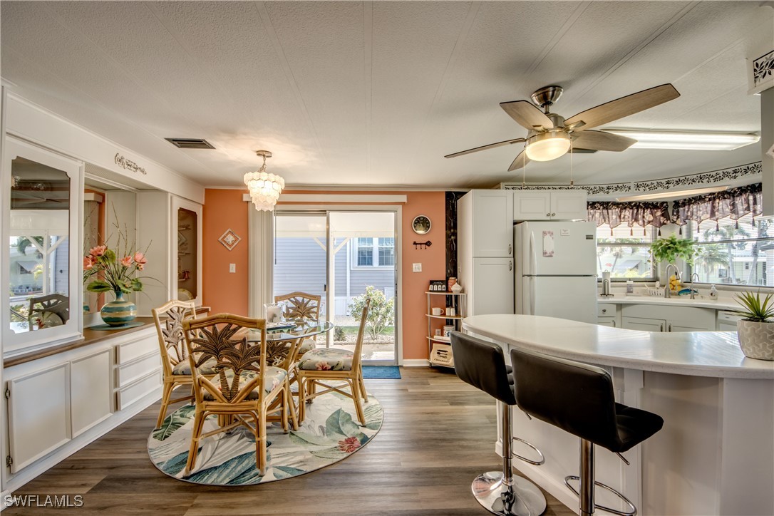 2 Bed ManufacturedHome for Sale in Pine Island Cove, photo 6