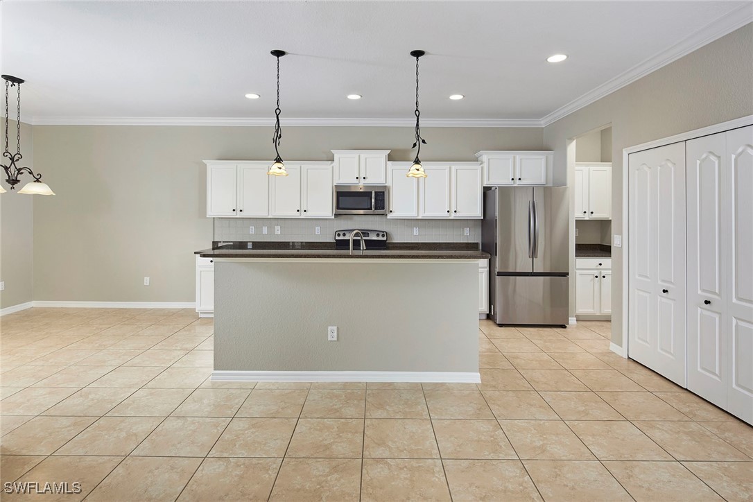 5 Bed Pool Home for Sale in Bella Terra, photo 6