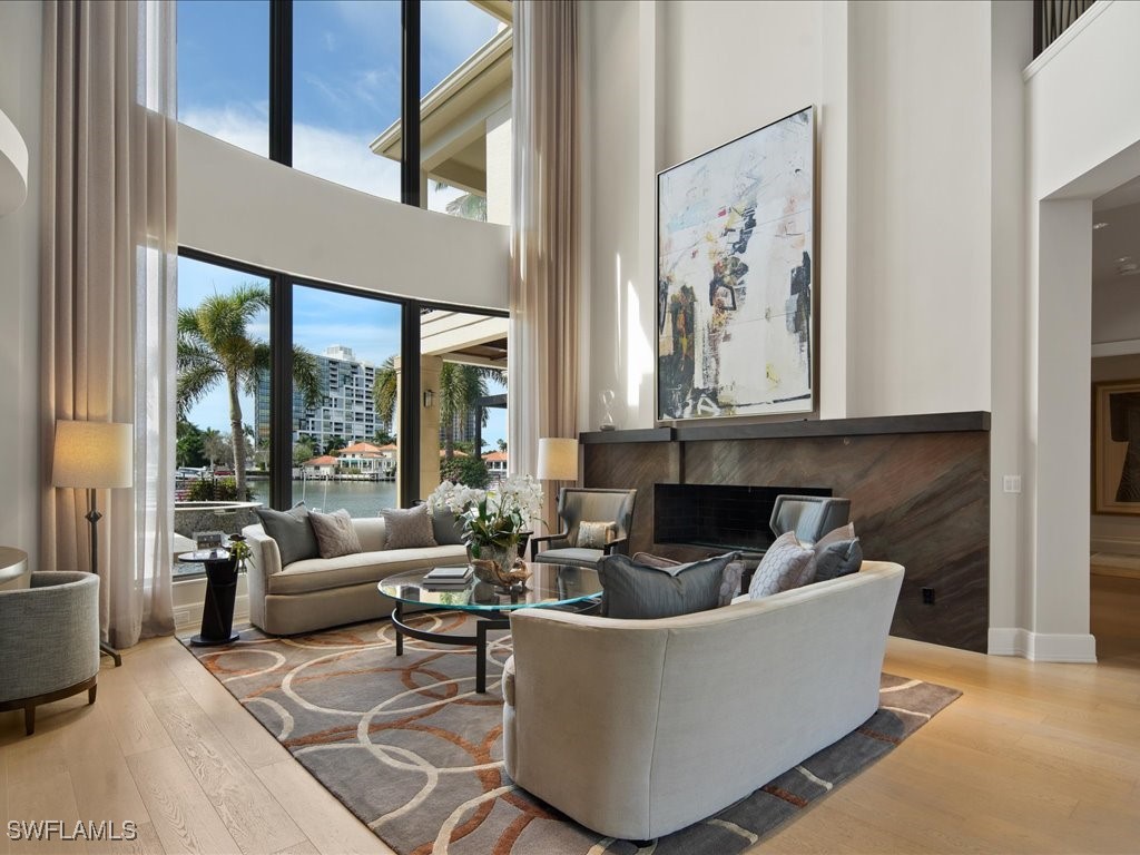 6 Bed Pool Home for Sale in Park Shore, photo 6