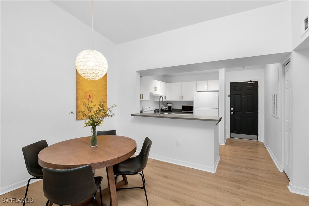 2 Bed Condominium for Sale in Naples, photo 6