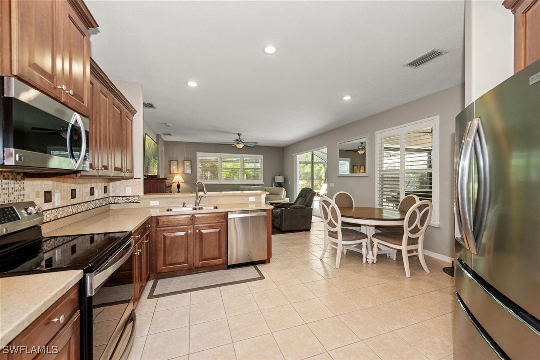 4 Bed Pool Home for Sale in Stoneybrook, photo 6