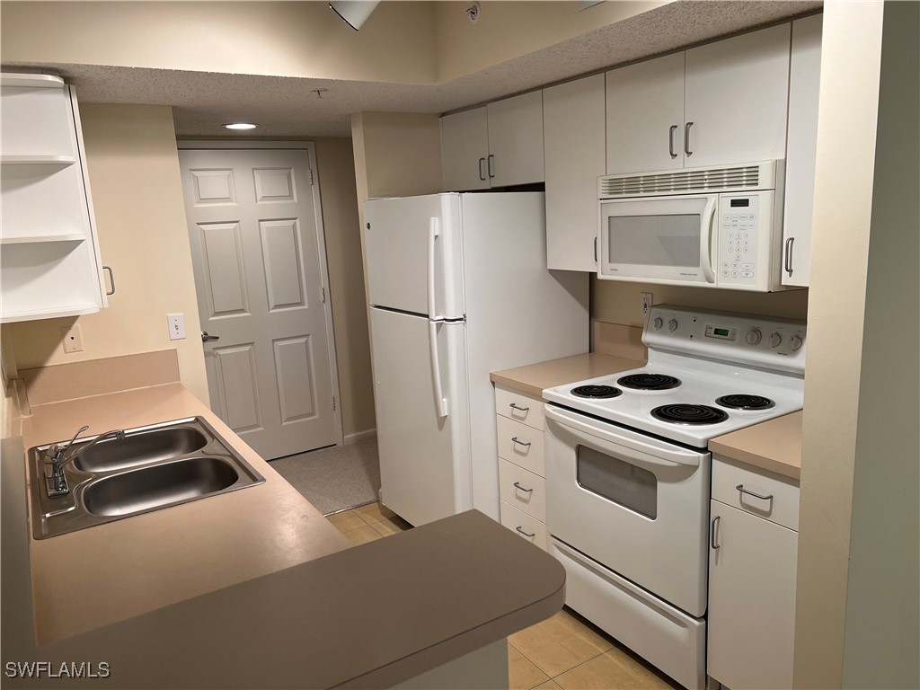 1 Bed Condominium for Sale in Napoli, FL — photo 6