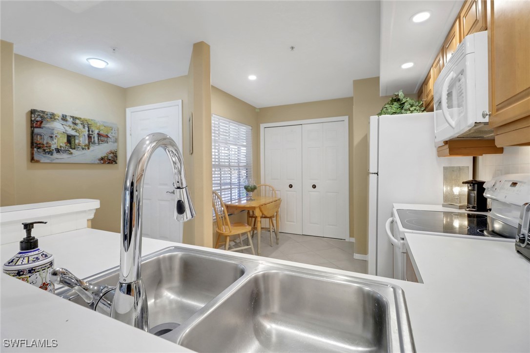 2 Bed Condominium for Sale in Cavendish Court, photo 6