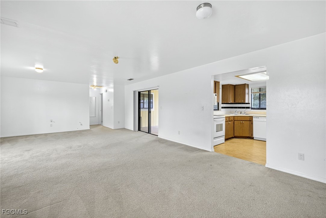 2 Bed SingleFamilyResidence for Sale in Not Applicable, FL — photo 6