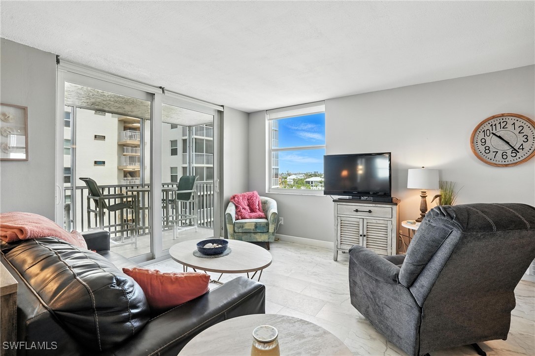 1 Bed Waterfront Home for Sale in Beach And Tennis Club, photo 6