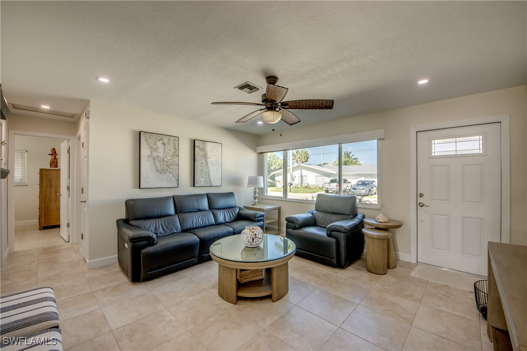 2 Bed Waterfront Home for Sale in Bokeelia, photo 6