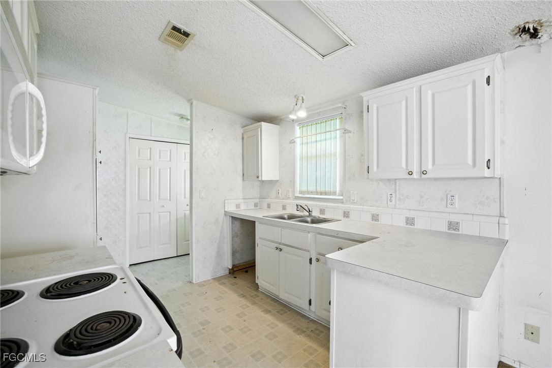 2 Bed ManufacturedHome for Sale in Fort Myers, FL, $89,000 — photo 6
